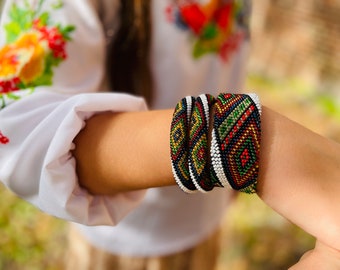 Ethnic Folk Ukrainian beaded bracelet, Slavic Babushka Ornament Modern Chic Boho bangle, Classic Timeless Geometric Design, Ukrainian seller