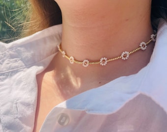 Flower choker Daisy necklace  Minimalist beaded choker necklace seed bead choker handmade choker necklace for women dainty bridal choker