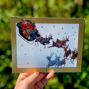 Antike Weihnachtsmann bringt Geschenke Klassische Feiertagskarte mit Schlitten Reindeer Verschneite Szene Weihnachten Gemütliche Winter Grußkarte Boxed Vintage
