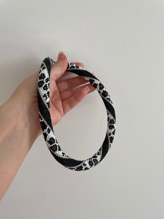 Bethynas Collana Girocollo Stampa Leopardata Con Grande Fiore E Lacci - Accessorio Boho Chic Estivo Per Donna