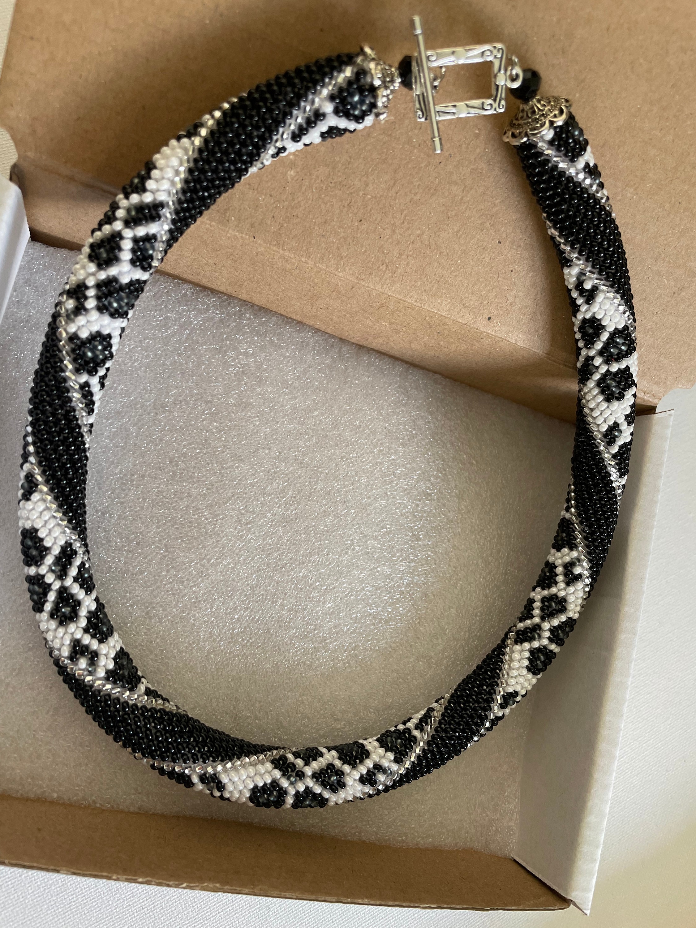 Bethynas Collana Girocollo Stampa Leopardata Con Grande Fiore E Lacci - Accessorio Boho Chic Estivo Per Donna