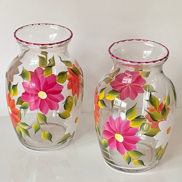 Painted glass vase pink daisies, 21st birthday gift for her, spring glass flower vase Mother’s Day gift, pretty wedding vase gift