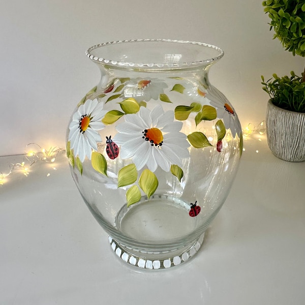 Painted vase white daisy cute ladybugs, glass flower vase, housewarming gift, birthday gift, painted ladybug vase, ladybug lover gift