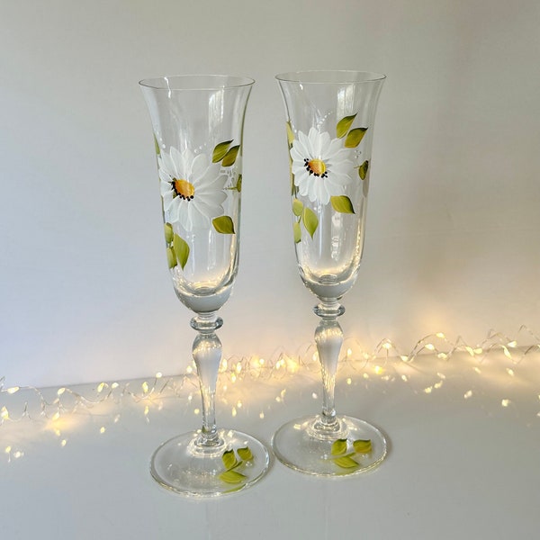 Champagne flutes, cocktail glasses, painted flutes white daisies, crystal glasses white wedding gift for her, toasting flutes anniversary