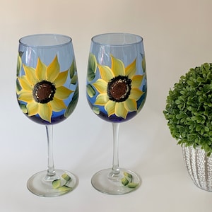 Painted wine glasses with sunflowers, 21st birthday gift for her, godmother gift, sunflower wedding gift, sunflower lover gift