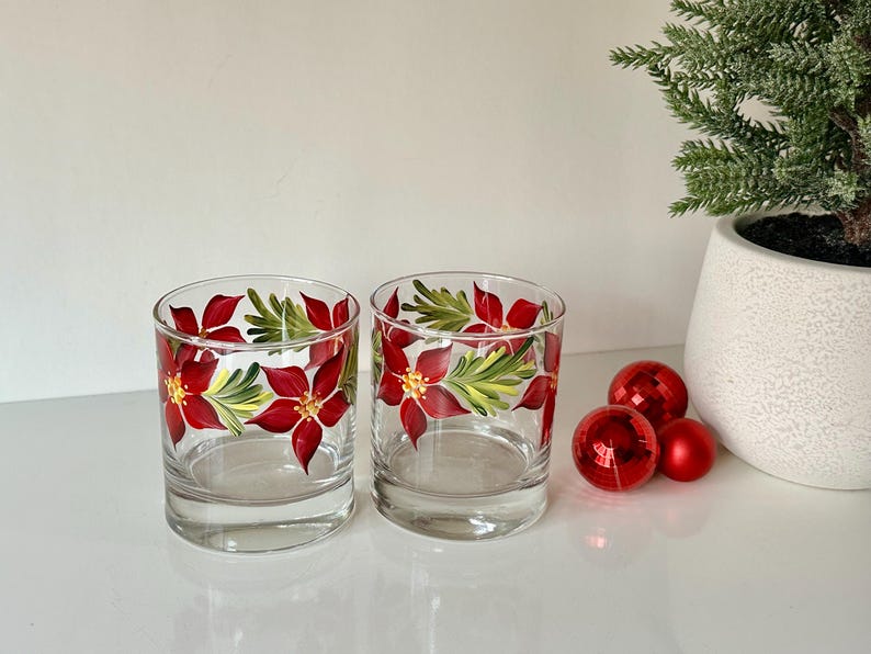 Painted whiskey glass poinsettia, holiday cocktail glass boyfriend father birthday gift, winter Christmas decor, grab bag gift for coworker bild 4