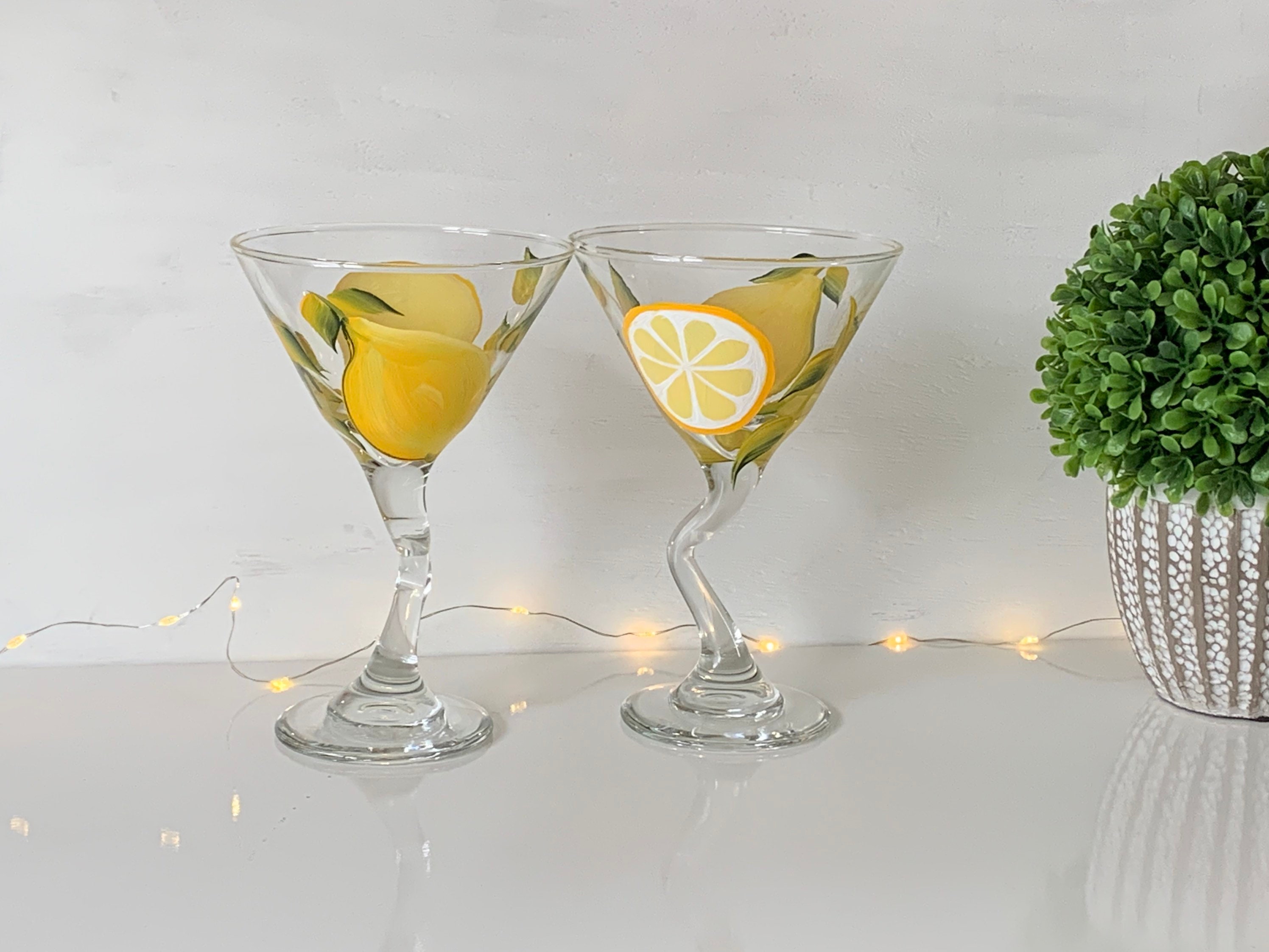 Salie heet verdund One painted martini glass lemons cocktail glass limoncello - Etsy België