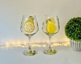 Painted wine glasses lemons lemon slices, sister in law gift, godmother gift, summer wedding gift, citrus drink cocktail glasses lemon gift
