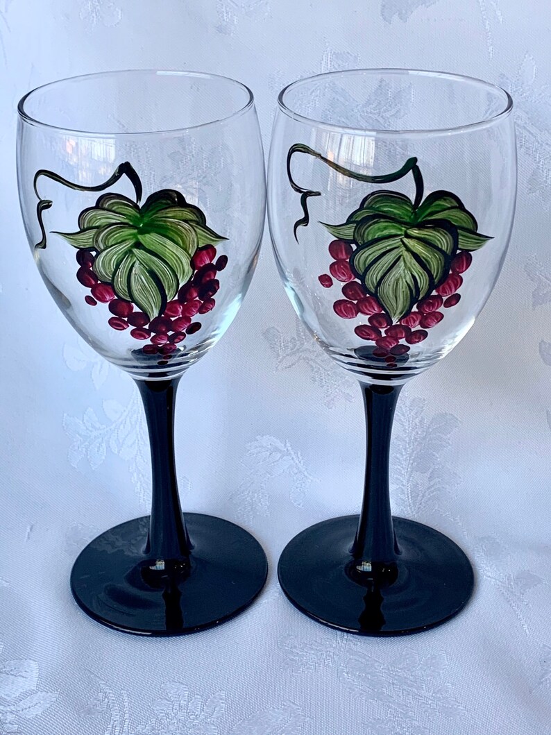 painted grapes wine lover gift wedding wine glass Father\u2019s Day gift wine goblet Painted wine glasses grapes glasses groomsmen gift