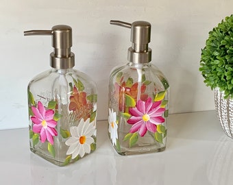 Painted soap dispenser, one liquid soap dispenser, summer daisy bottle, liquid dish soap dispenser, spring dispenser, daisy bottle decor