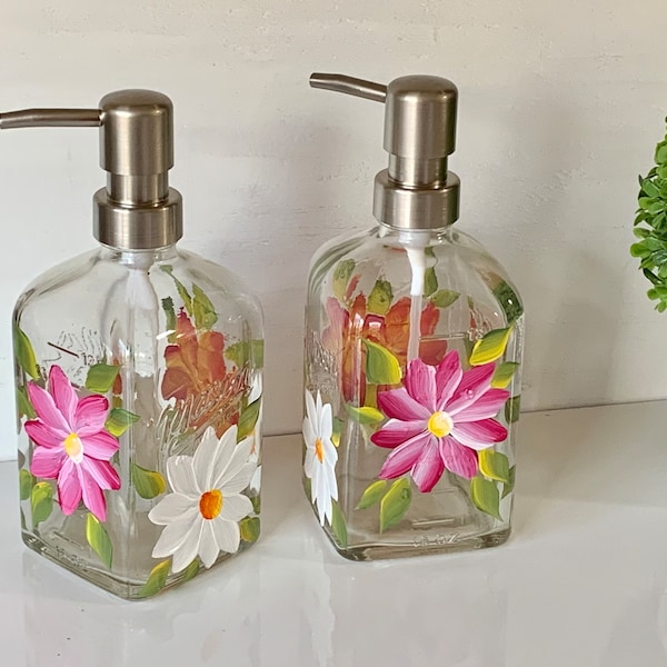 Painted soap dispenser, one liquid soap dispenser, summer daisy bottle, liquid dish soap dispenser, spring dispenser, daisy bottle decor