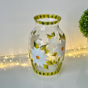 Painted vase, godmother gift, white daisy vase, step mom gift, 10 year anniversary, mother in law gift, 21st birthday gift for her
