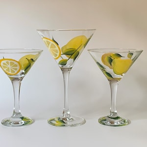 Hand painted single martini glass, lemons martini, limoncello martini, lemon drop martini painted lemon glass, lemon martini cocktail glass