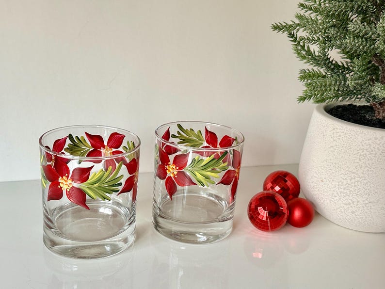 Painted whiskey glass poinsettia, holiday cocktail glass boyfriend father birthday gift, winter Christmas decor, grab bag gift for coworker bild 9