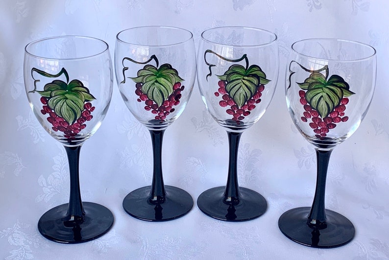 painted grapes wine lover gift wedding wine glass Father\u2019s Day gift wine goblet Painted wine glasses grapes glasses groomsmen gift