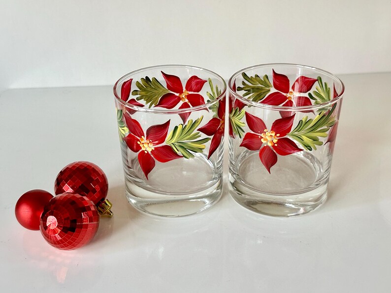 Painted whiskey glass poinsettia, holiday cocktail glass boyfriend father birthday gift, winter Christmas decor, grab bag gift for coworker bild 3