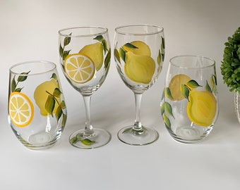 Painted wine glasses, lemons and lemon slices, sister in law gift, godmother gift, summer wedding gift, citrus drink, cocktail glasses