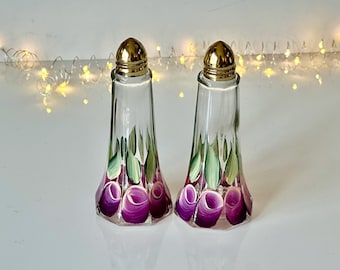 Painted salt and pepper shakers, rose buds shakers set, painted roses glass shakers, housewarming gift festive kitchen table decor