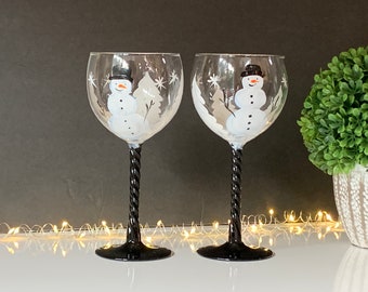 Painted wine glass snowman, single winter birthday glass, holiday snowman gift for her, grab bag gift for coworker, winter wedding gift