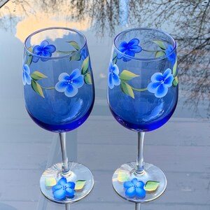 Blue goblet, painted wine glasses, flowers wine goblet, painted blue flowers, set of 2, white wine glass, wine lover gift, blue wine glass