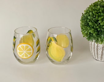 Painted stemless lemons wine glasses, lemons and lemon slices, sister in law gift, godmother gift, summer wedding gift, citrus drink