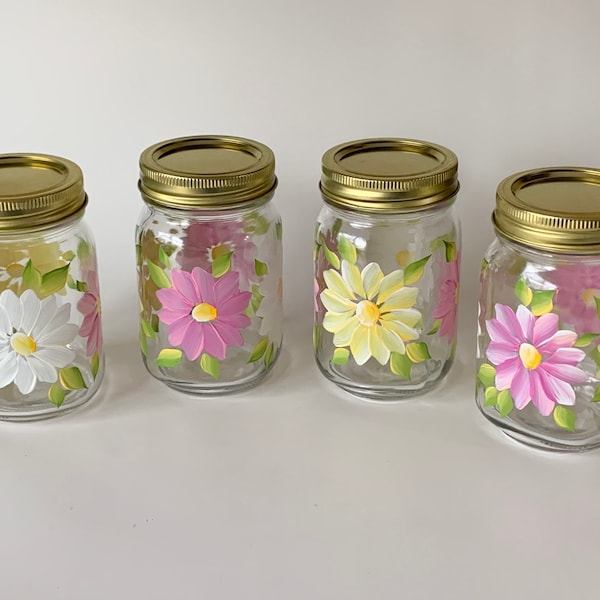 Painted mason jars with white daisies or multicolored daisies, choose your favorite. Great for your mixed drinks, sangrias, lemonades.