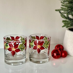 Painted whiskey glass poinsettia, holiday cocktail glass boyfriend father birthday gift, winter Christmas decor, grab bag gift for coworker bild 10