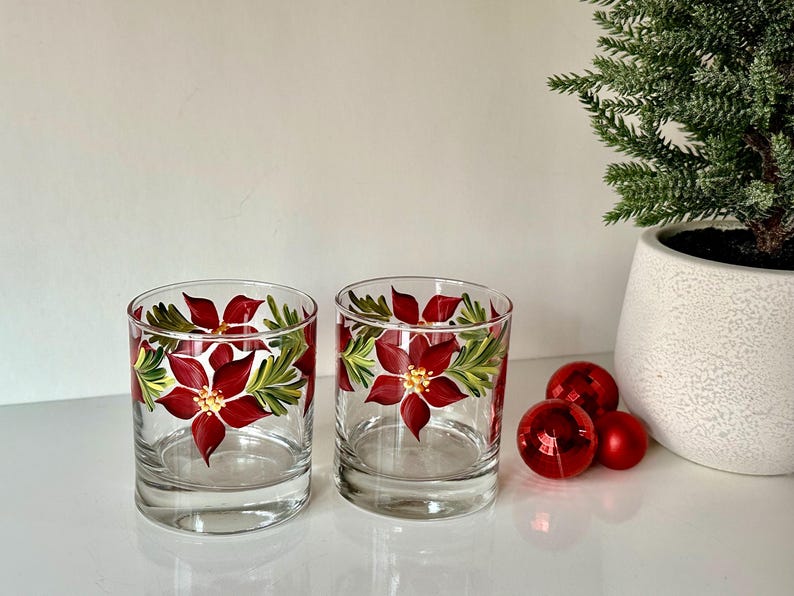 Painted whiskey glass poinsettia, holiday cocktail glass boyfriend father birthday gift, winter Christmas decor, grab bag gift for coworker bild 10