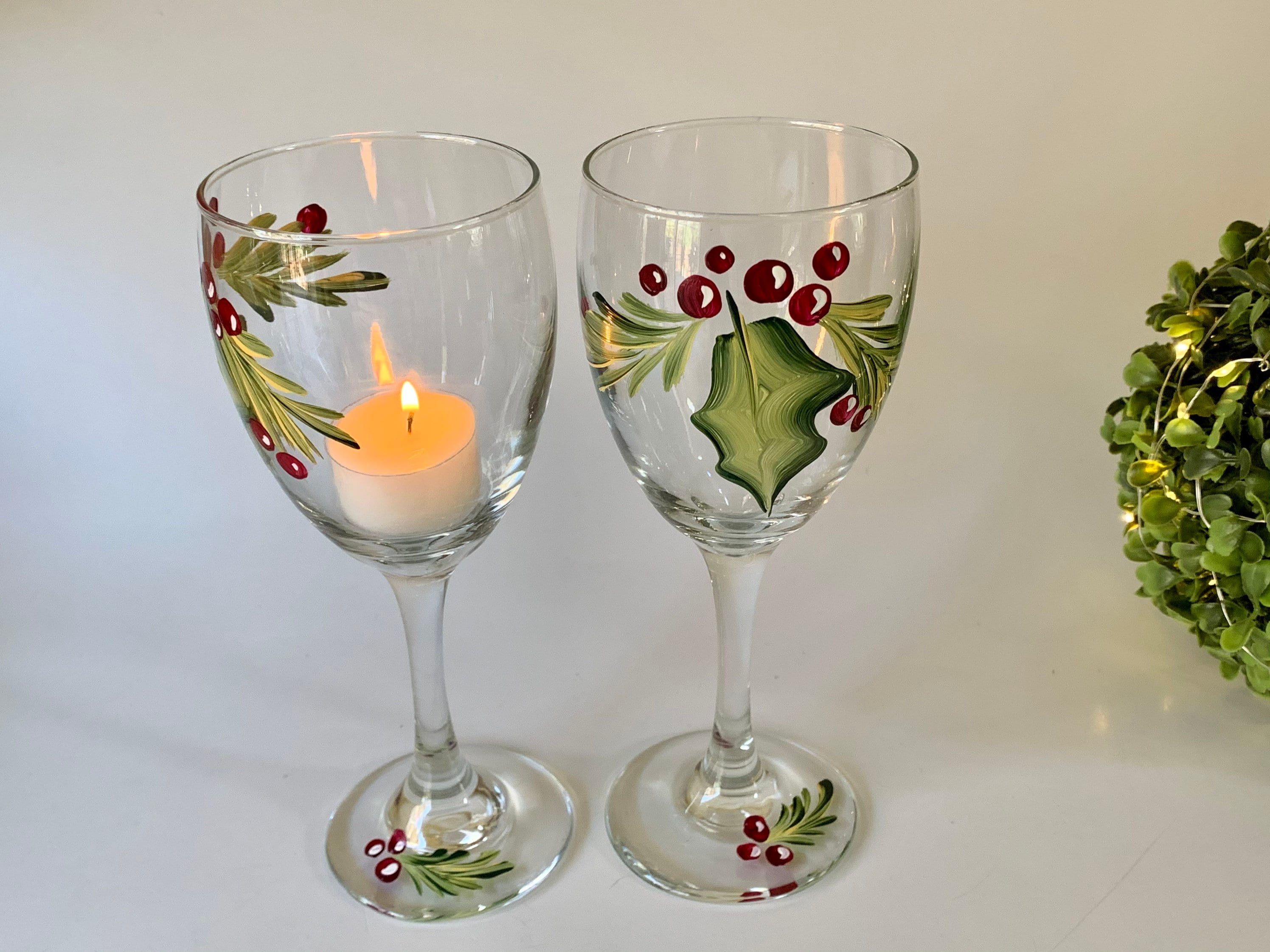 The Holiday Aisle Drouin Mistletoe 330ml Stemmed Wine Glass (Set of 2)