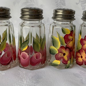 Salt and pepper shakers, floral shaker, salt pepper shakers glass, small shakers gift, pepper shakers, blue pink shaker, kitchen table decor