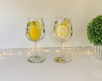 Lemons wine glasses, painted  lemon slices, sister in law gift, godmother gift, lemons wedding gift, citrus drink cocktail glasses