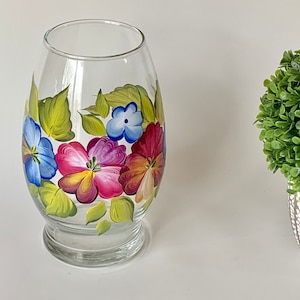 Painted pansies vase, multicolor glass vase 30th birthday gift for her, unique painted gift for mom, pansy lover housewarming coworker gift