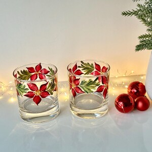 Painted whiskey glass poinsettia, holiday cocktail glass boyfriend father birthday gift, winter Christmas decor, grab bag gift for coworker bild 8