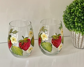 Painted strawberry stemless wine glass, godmother gift, strawberry white wine glass, strawberry kitchen wine lover, mother of groom gift