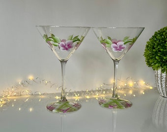 Painted martini glass, pink flowers martini glass , martini birthday, bridesmaid glass, painted glass, vodka martini glass