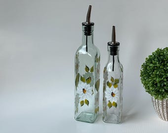 Painted olive oil bottle white daisies wedding gift, vinegar bottle birthday gift, painted table decor mom gift,