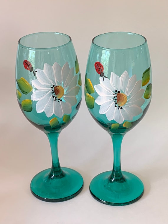 Hand Painted Wine Glasses Daisies Cute Ladybug, Summer Wine Glass , White Wine  Glass, Wine Goblet Wedding Gift, Colored Wine Glass 