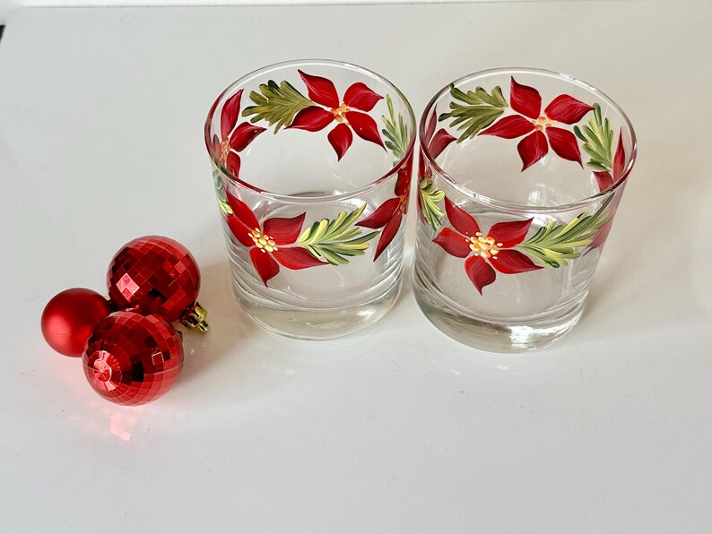 Painted whiskey glass poinsettia, holiday cocktail glass boyfriend father birthday gift, winter Christmas decor, grab bag gift for coworker bild 2