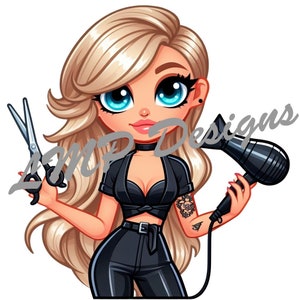 Pode incluir: Ilustração de desenho animado de uma mulher com cabelo loiro, olhos azuis e uma roupa preta. Ela segura uma tesoura em uma mão e um secador de cabelo preto na outra. A imagem inclui o texto "AMP Designs".