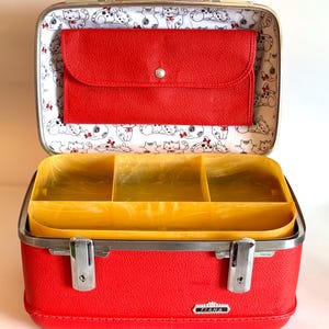 American Tourister Red carry-on case, locking American Tourister Tiara train case, red American Tourister train case