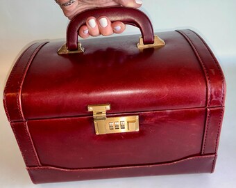 Vintage leather train case, burgundy leather train case, Italian Giavonni Castiglioni leather case with Varese Cagiva Lock