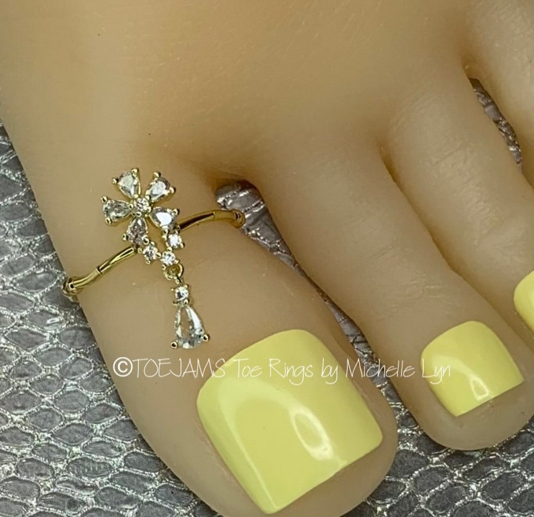 BTE FLOWER Dangle Gold/clear Crystal Big Toe Energy Toe Ring, Elastic ...
