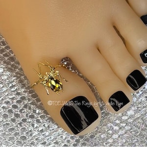 BTE BOUGIE ARACHNID Gold/Amber Crystal Spider Big Toe Ring, Stretch Elastic Big Toe Energy Big Toe Ring, Beautiful Halloween Goth Unisex