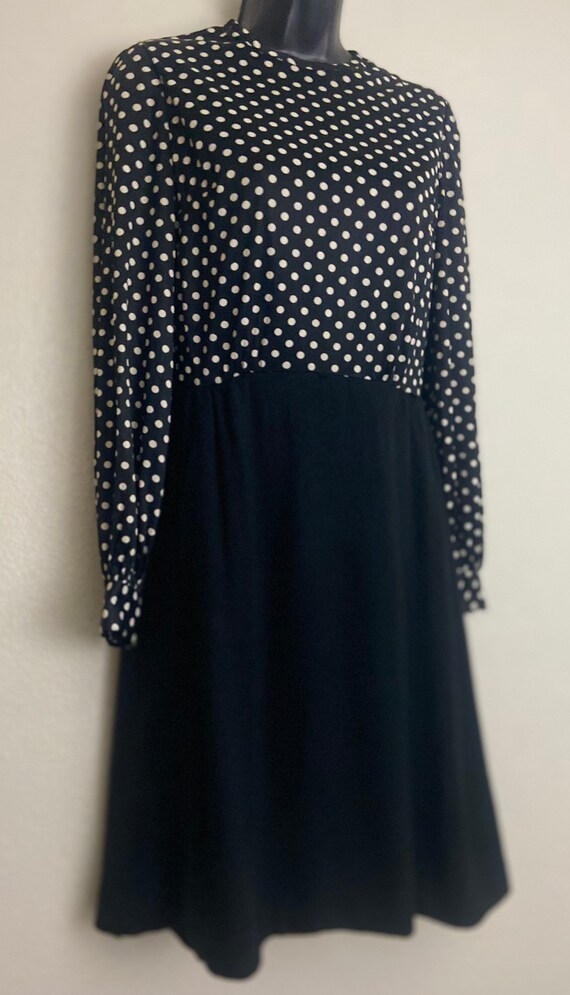 1950s 1960s black white polkadot print flared A-l… - image 2