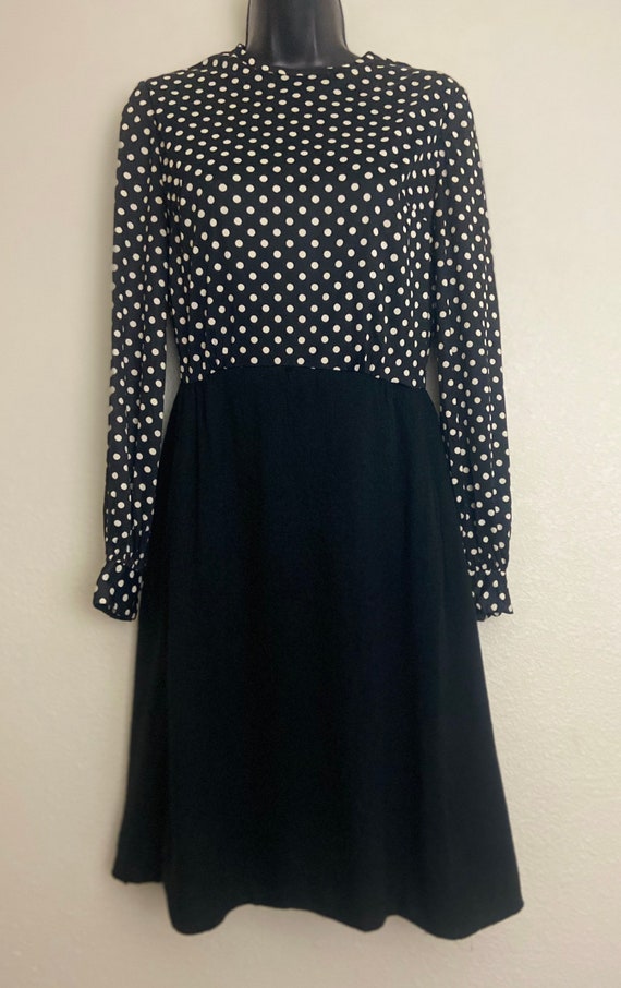 1950s 1960s black white polkadot print flared A-l… - image 3