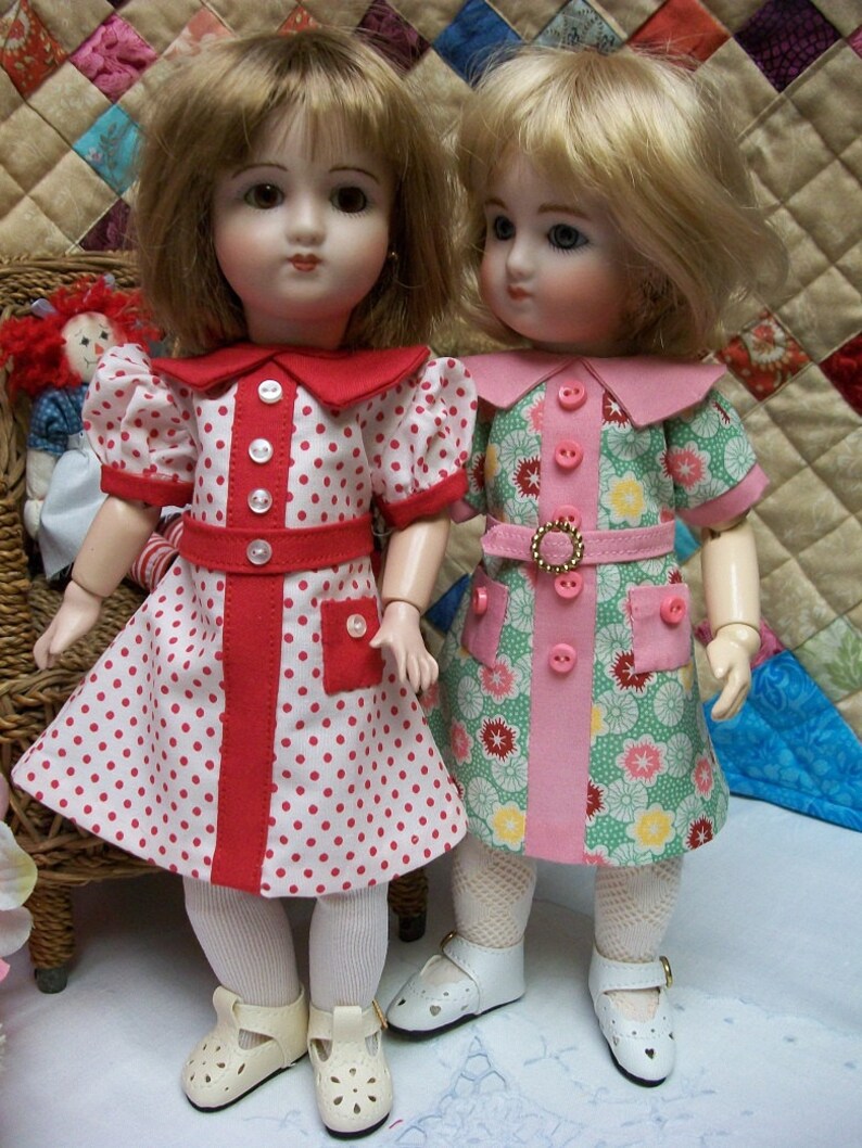 Robe En Soie Rouge Pour Poupée Loulotte 24cm - Fabriquée En France Par Georgette Bravot
