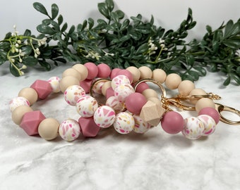 Silicone Beaded Wristlet, Pink Lemonade Print Beads, Stretch Elastic Keychain Bracelet with Swivel Lobster Claw Clasp, Trendy Gift for Her