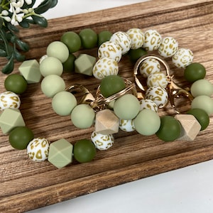 Silicone Bead Wristlet Keychain | Gold Leopard Print & Green | Stretchy Elastic Beaded Key Ring | Boho | Car Keys Accessory