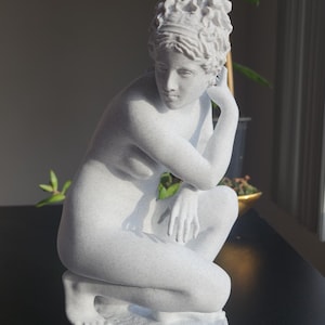 Venus Sculpture Crouching, Hellenistic Goddess Bathing Statue, British Museum Inspired, Greek Art, Hand Finished