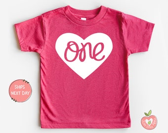 One in Heart Glitter 1st Birthday Shirt for Baby Girls First Birthday Outfit for First Birthday Party Cake Smash Pictures Outfit